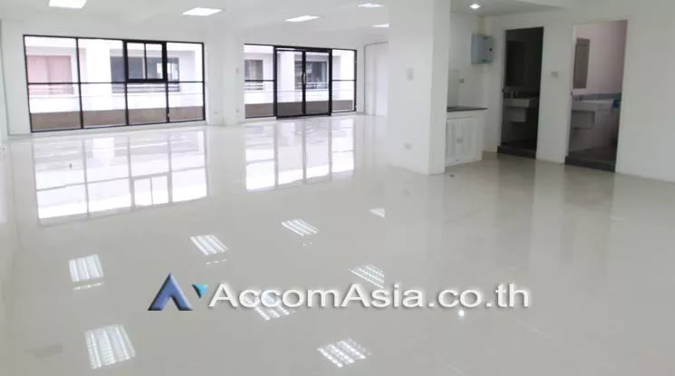 unit Studio  Office space For Rent in Sukhumvit, Bangkok  near BTS Phra khanong (AA17394)